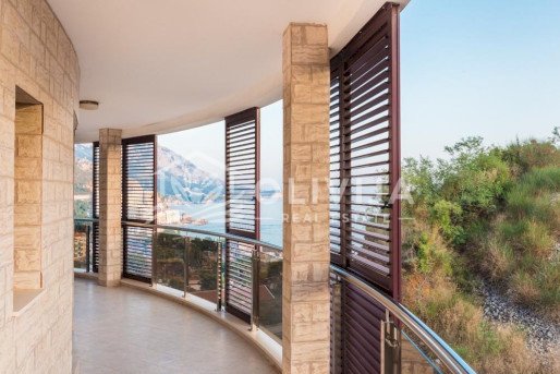 Apartment with 2 bedrooms near the sea in Becici, Montenegro