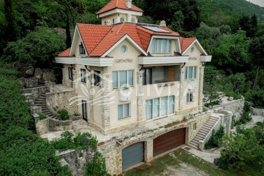 Villa with a panoramic sea view above Sveti Stefan, Montenegro