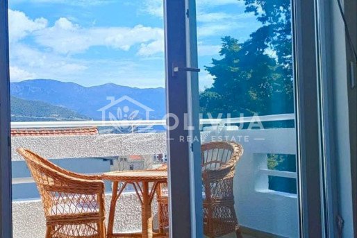 One-bedroom apartment with mountain and sea views in Budva, Montenegro