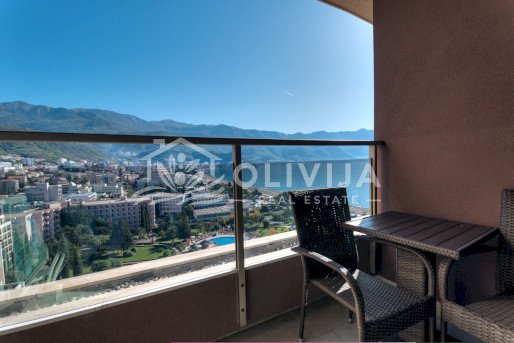 Duplex with 3 bedrooms in the Harmonia apart-hotel with a sea view