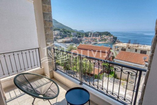 Apartment with 2 bedrooms near the sea in Pržno, Montenegro