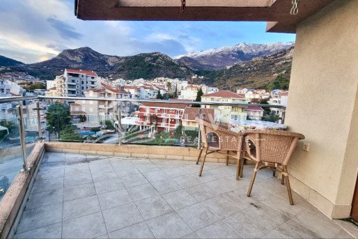 Two-bedroom apartment near the sea in Budva