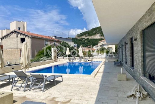 One-bedroom apartment in a complex with a swimming pool in Bečići, Montenegro