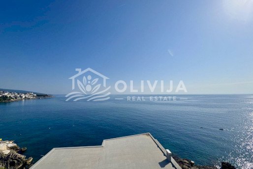 Купить апартаменты у моря в Черногории — Добра Вода, первая линия, 2 спальни