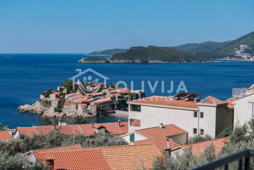 Penthouse with a view of Sveti Stefan and a panoramic sea view