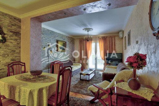 Two-bedroom apartment with a private courtyard in a quiet area of Budva