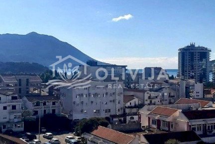Apartment with a sea and mountain view in Budva