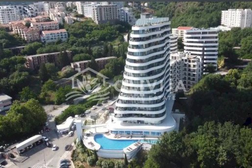 Bečići – only 100 meters from the sea!