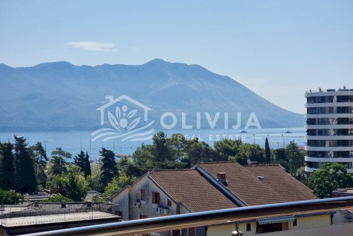 Продажа квартиры с 3 спальнями и видом на море в Будве, Госпоштина