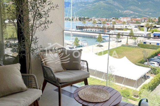 Люксовые апартаменты с 1 спальней и видом на море в Regent Porto Montenegro