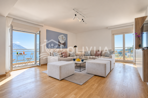 Penthouse sa 3 spavaće sobe i pogledom na more na prvoj liniji u Budvi
